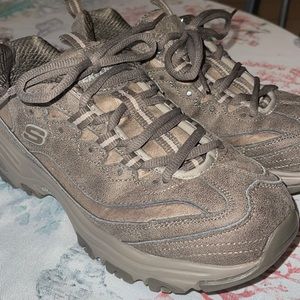 Skechers D’Lites fawn sz 8.5
